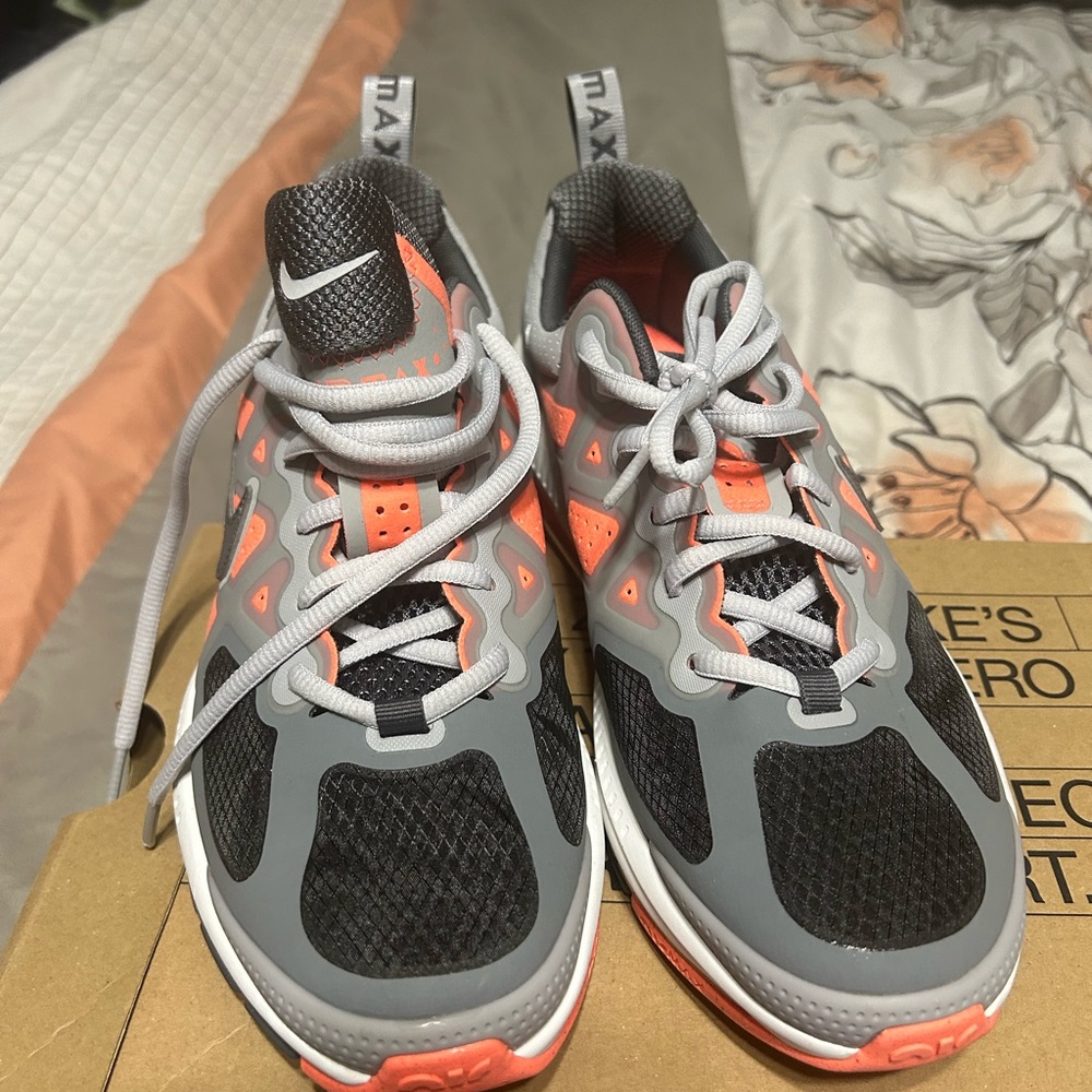 Air Max - Picture 2 of 3